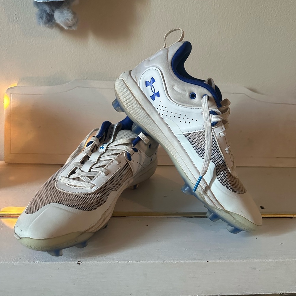 Under Armour White and Blue Molded Baseball Cleats
